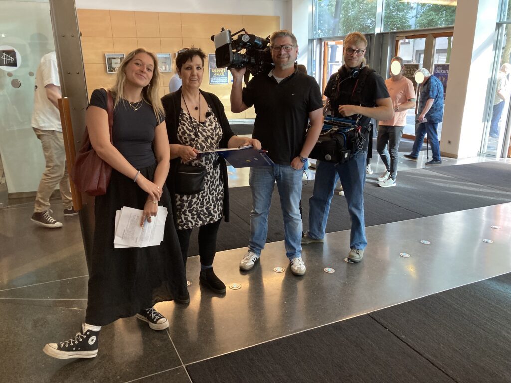 Das Team von buten un binnen um Annelie Eckert und unsere Ehrenamtliche Meike Tischer - hat Spaß gemacht mit euch. Vielen Dank.
