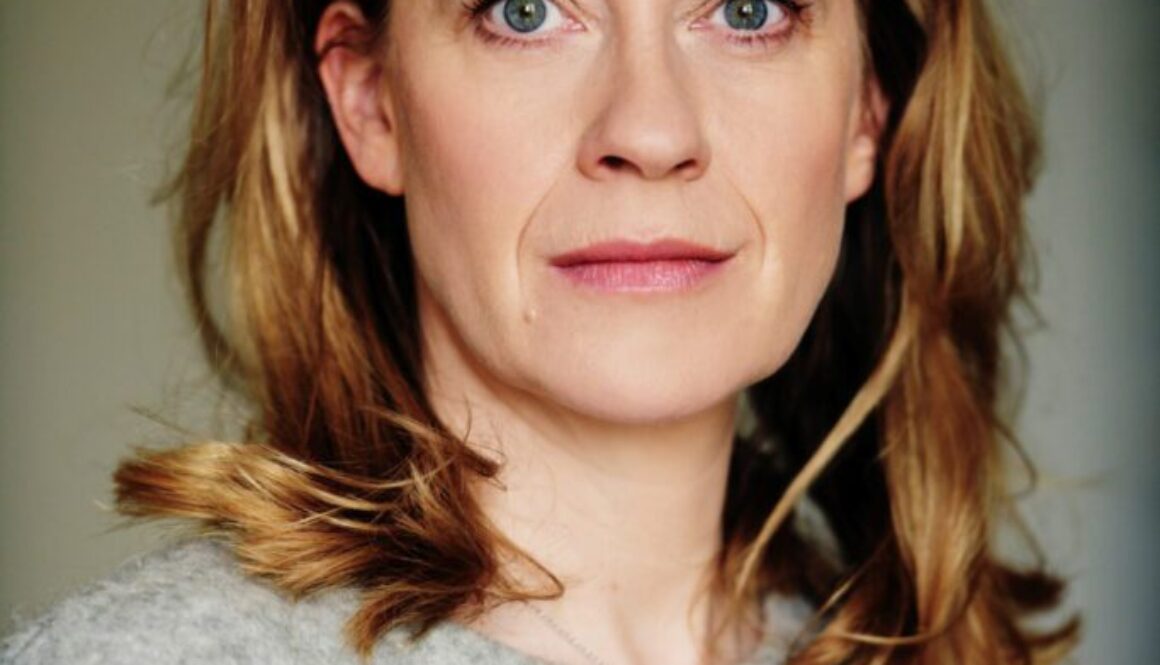 caroline-peters-1110x